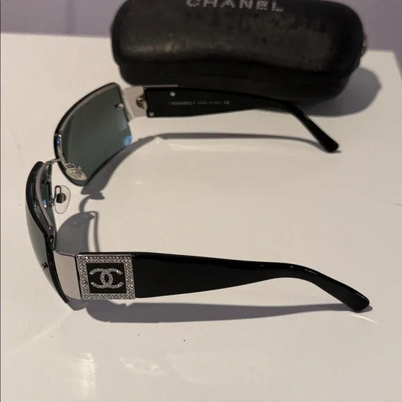 Authentic CHANEL Crystal CC Logo Sunglasses 4095 B Black + case - Picture 4 of 9